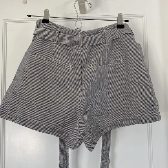 ABERCROMBIE & FITCH PIN STRIPED LINEN SHORTS - Picture 3 of 4